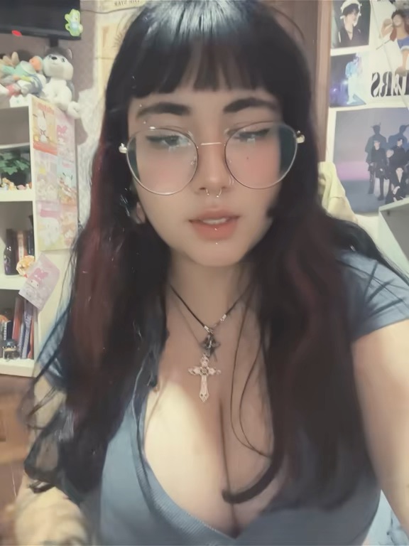 Girl online for video chat — 💜mika✨